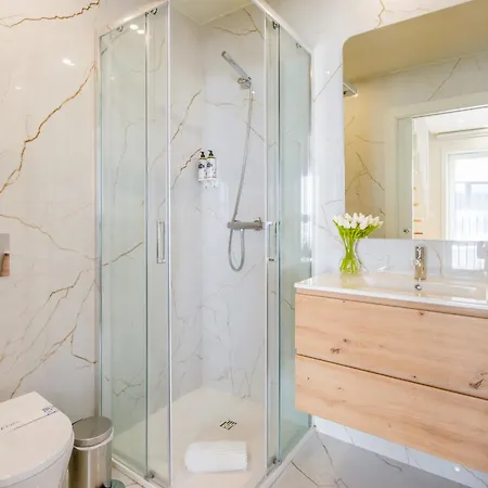 Luxury Style 4 With Ac Downtown Near Metro Apartment